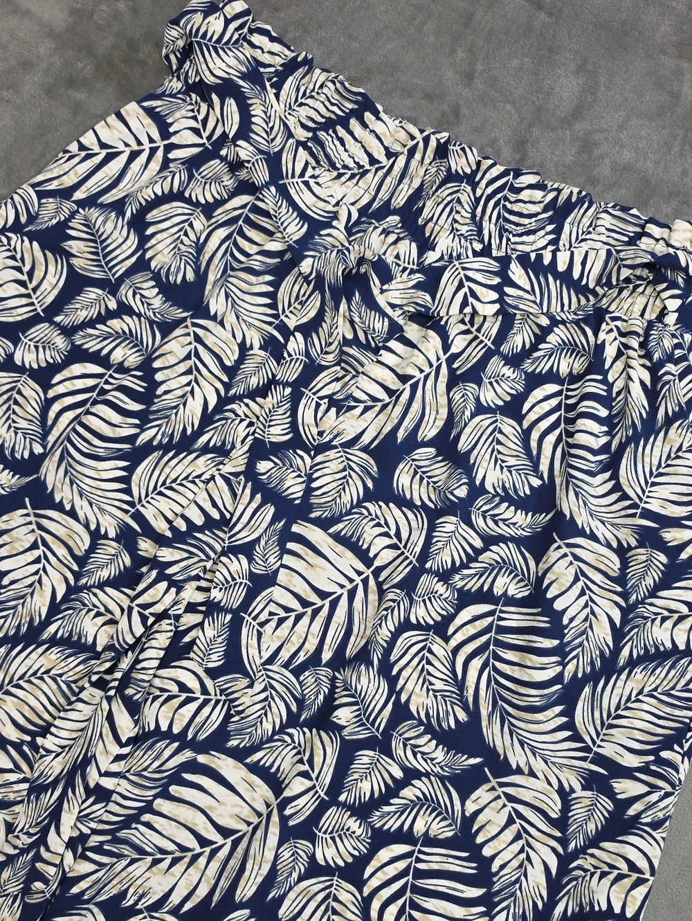 Women's XL Navy Leaf-Print Capri Pants